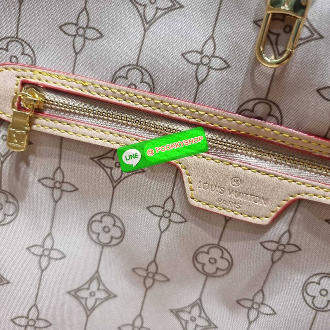 NEW IN!! LV 2IN1 TOTE SET WITH NAUTICAL PRINT ดีไซน์ใหม่ต้อนรับฤดูร้อน กับกระเป๋าสะพายไหล่ใบใหญ่ทรง tote มาพร้อมใบลูก พรีเมี่ยมกิ๊ฟสุดคุ้ม!! คลาสสิคที่สุด เป็นอีกรุ่นที่มีคนใช้เยอะมากๆ โทนสีละมุน วัสดุหนังแคนวาสปั๊มลายเต็มใบ ปากกระเป๋ามีหูเกี่ยว ด้านข้างม