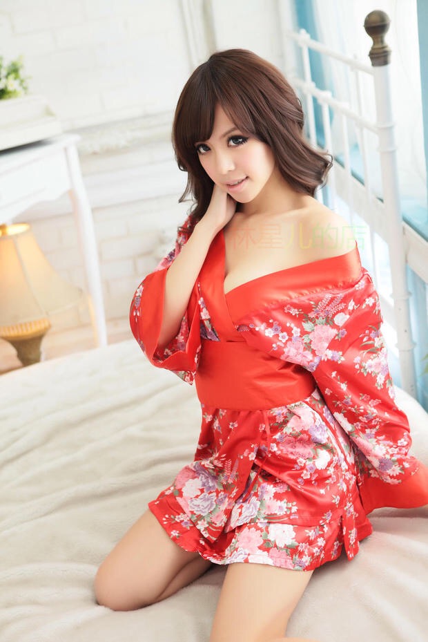 ชุดคอสเพลย์ แฟนซี ญี่ปุ่น กิโมโนสั้น กิโมโนประยุกต์ ผ้าไหมเทียมสีแดงสด ลายดอกซากุระ แต่งขลิบสีแดง กระโปรงแบบจีบรอบ พร้อมสายคาดและโบว์สำเร็จรูป สีแดงเซ็กซี่ เย้ายวน +G stringเข้าชุดคะญี่ปุ่น กิโมโนสั้นแบบ ชุดคลุมเซ็กซี่ ลายดอกสีเขียวอ่อนอมฟ้า สีหวานมากๆคะ