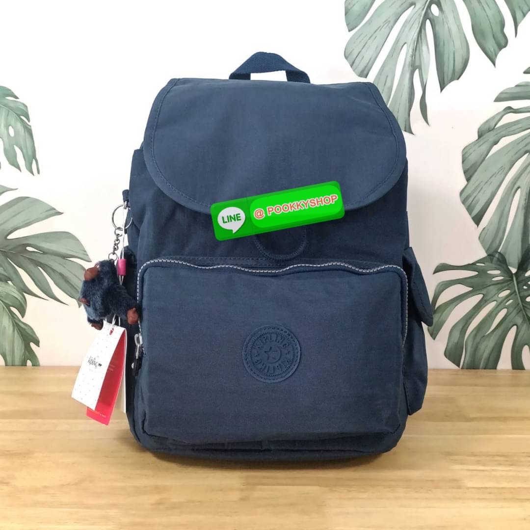 Kipling City Pack Medium Backpack กระเป๋าเป้ Kipling ขนาดกลาง วัสดุ Polyester 100% มีหูหิ้วด้านบน -ด้านหลัง มีซิปหลัง 1ช่องลึก -ด้านข้างมีช่องใส่ของเล็กน้อยทั้ง 2 ด้าน เปิด-ปิด ด้วยกระดุมแม่เหล็ก -ด้านหน้ามีช่องซิปใส่ของแยก 1 ช่อง และ ช่องปรับขนาดด้วยสายล