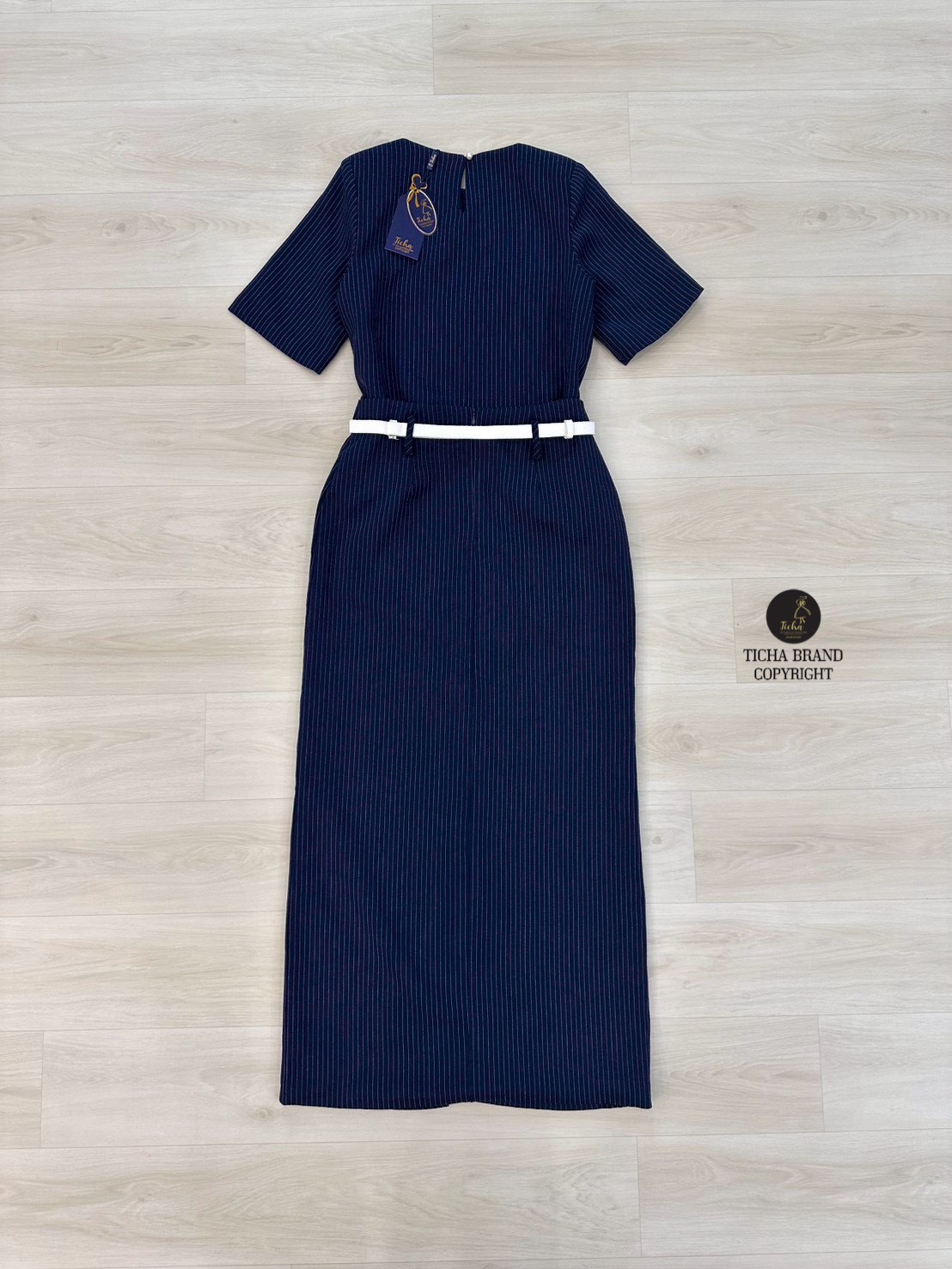 ชุดเซทแฟชั่น Set 3 ชิ้นเสื้อ+กระโปรง+เข็มขัด เสื้อแขนสั้นสีกรมลายตรงคอกลม ทรงโอเวอร์ไซส์