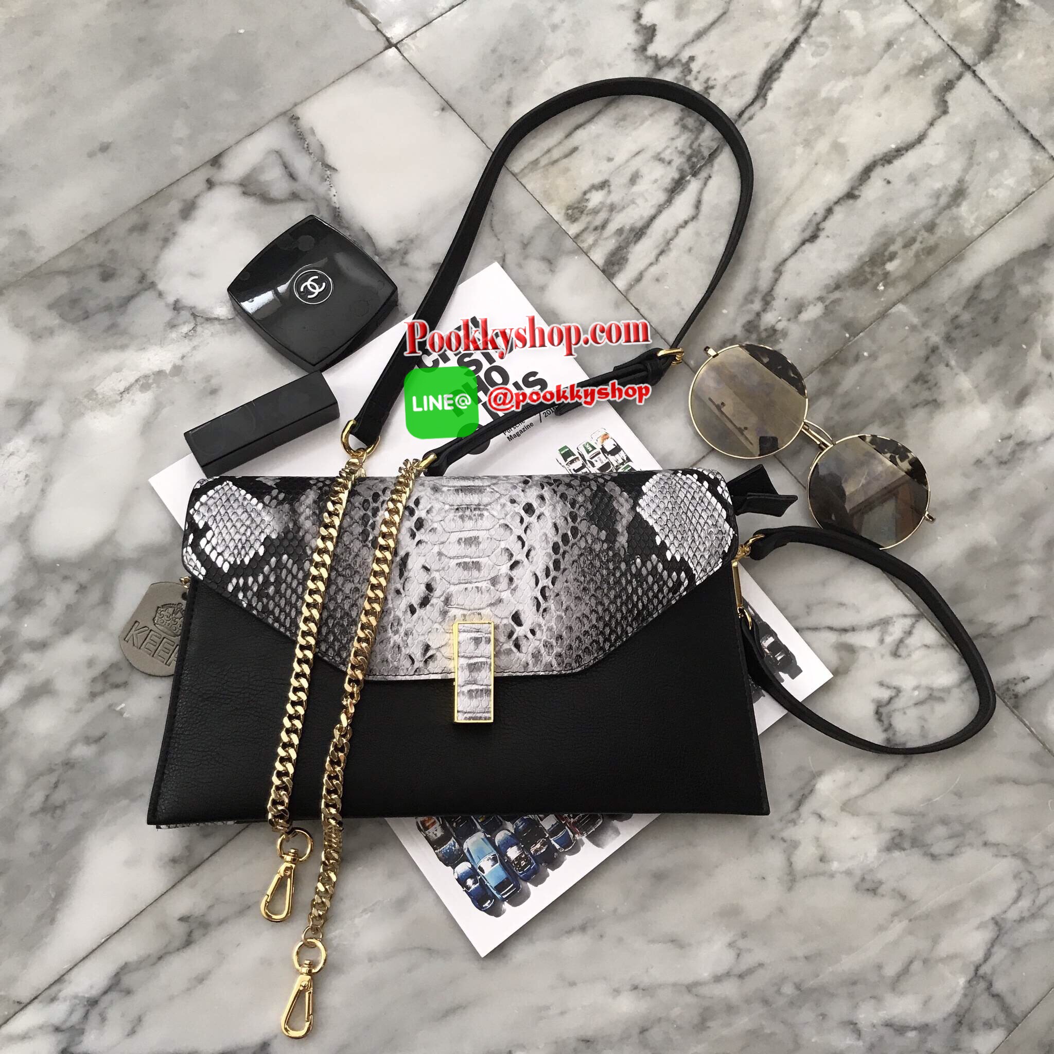 ใหม่ล่าสุด !!KEEP Clutch bag with strap กระเป๋าสะพาย งานหนังลายสวยมาก รับประกันคะ ปรับเก็บสายถือเป็น clutch bag ได้คะ มีสายคล้องข้อมือ อะไหล่ทอง ขนาดกะทัดรัด พร้อมช่อง ใส่ของ 3 ช่องใหญ่ มีซิปปิดปากกระเป๋าอย่างดี ใส่กระเป๋าตังค์ มือถือ iphone 6 plus ได้คะ