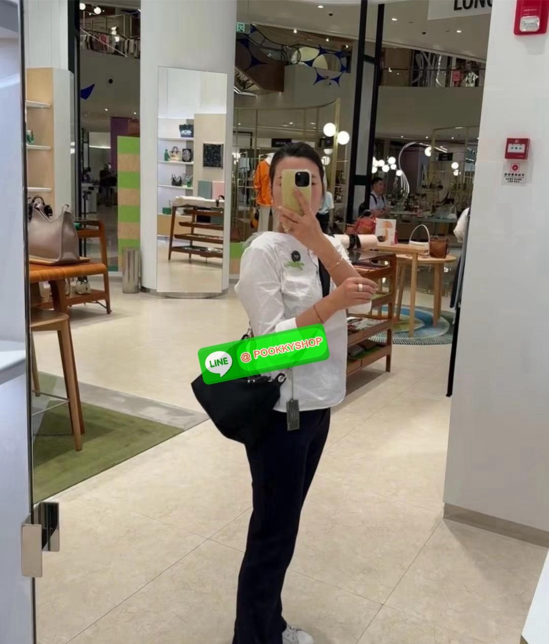 Longchamp LE PLIAGE ENERGY M YOGA BAG คอลเลกชั่นสุดเก๋ของ Longchamp ที่ซึ่งเป็นอีกหนึ่งแฟชั่นมาบรรจบกับกีฬา ออกแบบด้วยรูปแบบการเคลื่อนไหว ประสิทธิภาพ และความทนทานที่หลากหลาย ผลิตด้วยผ้าโพลีเอไมด์รีไซเคิลที่ผ่านการรับรอง ECONYL หัวซิปกันน้ำ มีให้เลือกหลายส