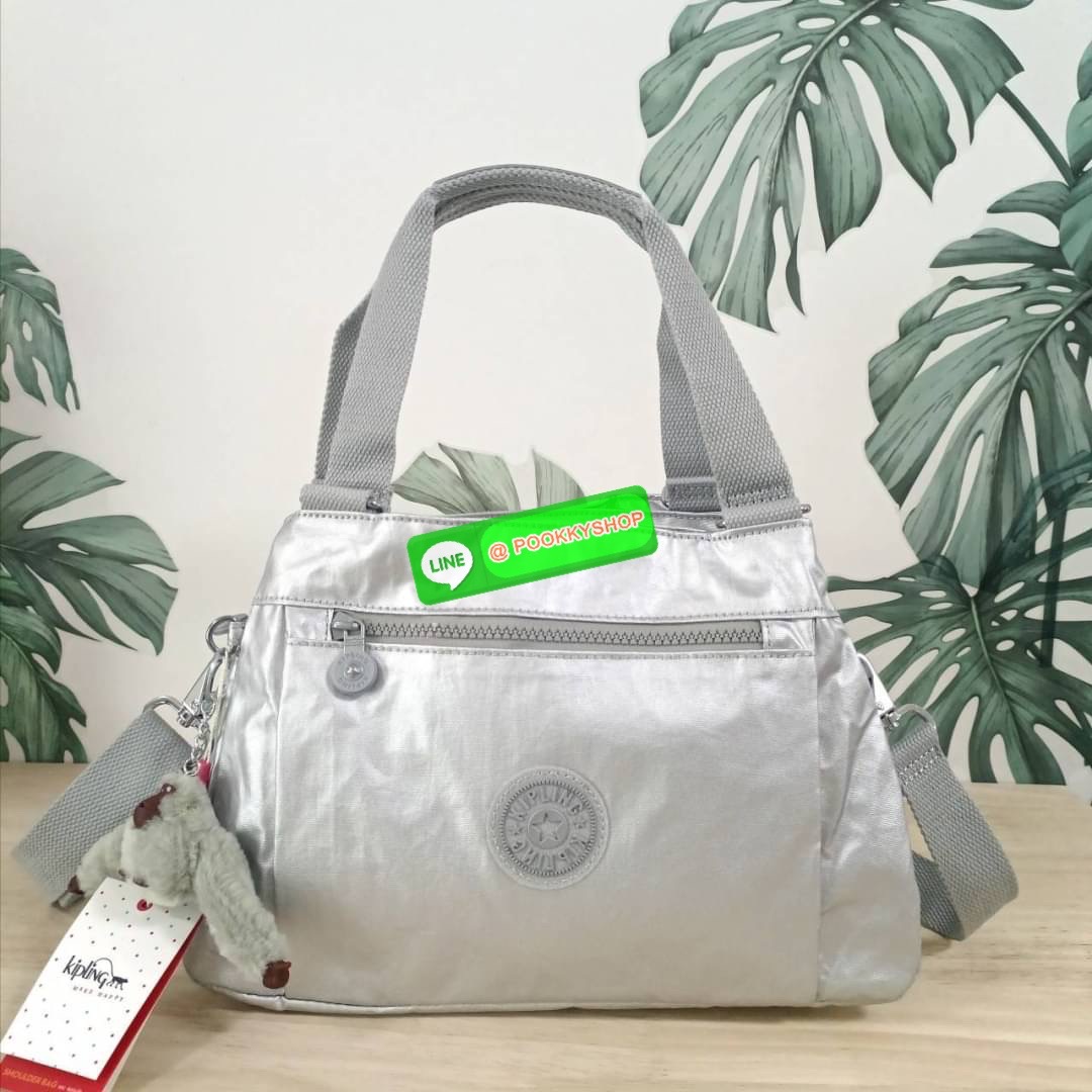 KIPLING ELISE HANDBAG กระเป๋าถือและสะพายไหล่ ขนาดกำลังพอดี จุของได้มาก มีหูจับสองสาย ถือสะดวก น้ำหนักเบา มีช่องซิป ด้านหน้า ช่อง กระเป๋าหลักเปิด-ปิดด้วยซิป มี3 ช่องว่างใส่ของได้จุมากๆ ใส่มือถือได้ กระเป๋าสตางค์ใบยาว และ เครื่องสำอางค์ได้หลายชิ้นเลยค่ะ เก็