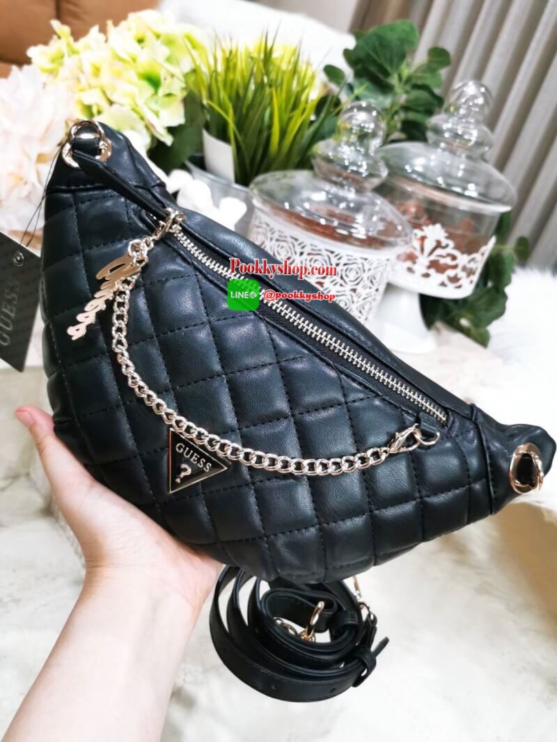 NEW ARRIVAL! Guess Kyli Fanny Pack Belt Bag 2019 กระเป๋าสะพาย/คาดเอว/คาดอกรุ่นใหม่ล่าสุดจาก GUESS FACTORY วัสดุหนังเเกะสังเคราะห์แบบนิ่มลายตารางเปิดปิดด้วยซิป ด้านหน้าประดับโซ่ห้อยโลโก้ดูมีดีเทล ด้านหลังมีช่องซิป ภายในมีโลโก้และช่องซิป สะพายได้หลายแบบไม่จ
