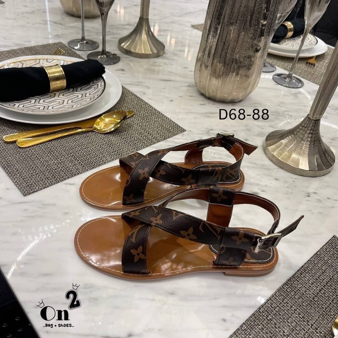 New in รองเท้าแตะ LV พื้นคิวทรงสวมไขว้รัดข้อเท้า สายปรับขนาดได้