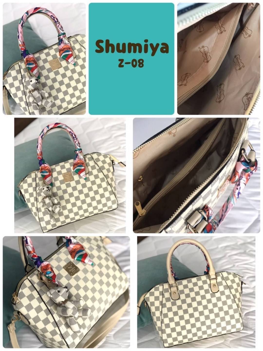 SHUMIYA BAGS พร้อมส่ง กระเป๋าหมีตาราง ทรงปีก งานเก๋มากค่ะ มาพร้อมโลโก้และผ้าผูกหูแบรนด์ shumiya !! WOW WOW ~ เอาใจแฟนคลับหมีตาราง งานมาใหม่ สวยปังทุกแบบ !!! แถมฟรีพวงกุญแจหมีน่าร๊ากก น้ำหนักเบา จุของได้เยอะ หลายช่องใช้งาน มีสายสะพายยาวให้ 1 เส้นค่ะ