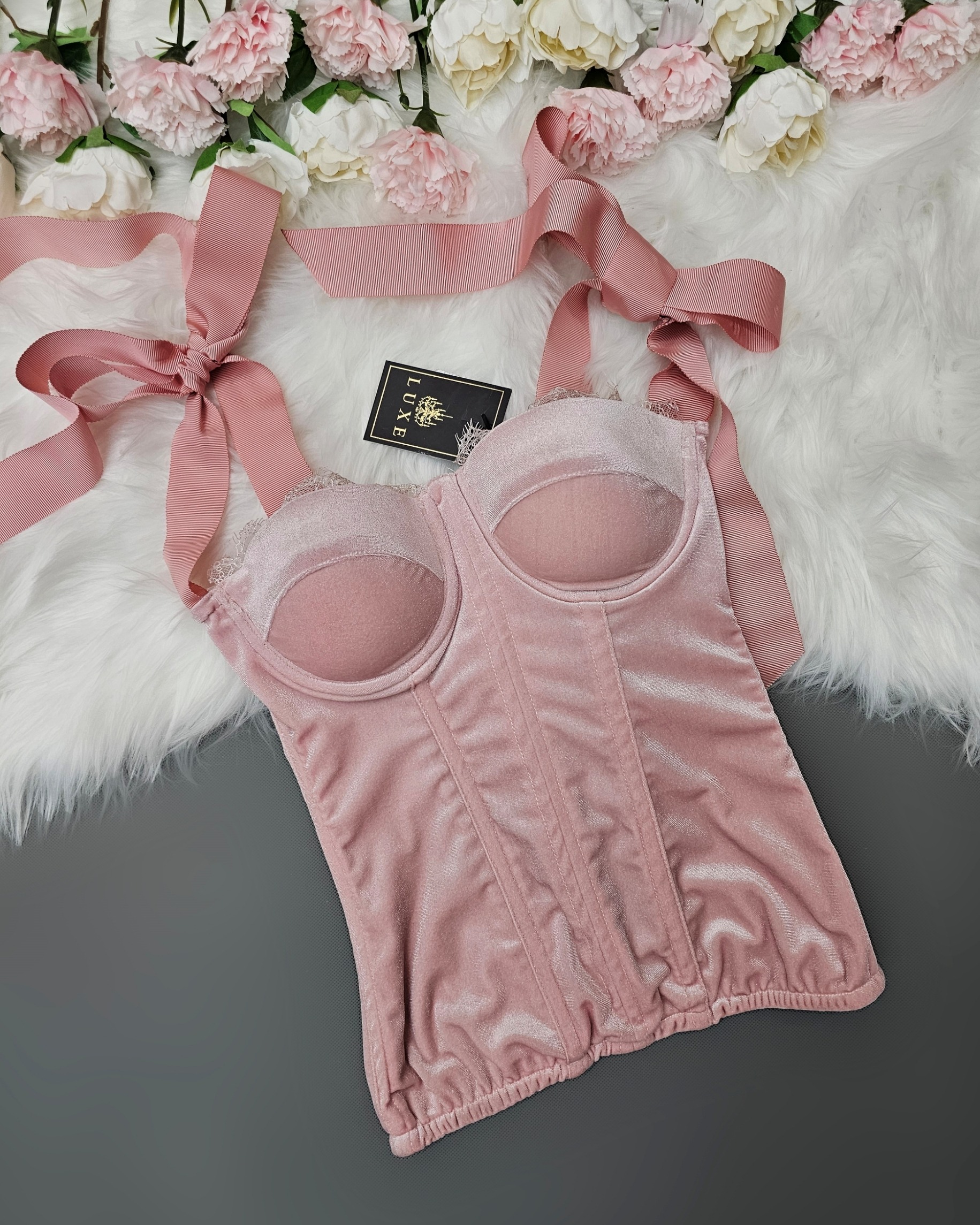 เสื้อแฟชั่น เสื้อสายเดี่ยวสไตล์คอร์เซ็ตบรา ผ้ากำมะหยี่เนื้อนุ่มยืดหยุ่น มีโครงทั้งเก็บและดันทรงสวย