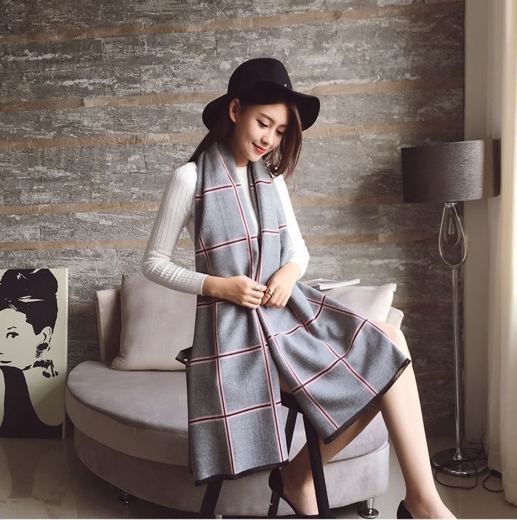 สินค้าพร้อมส่ง ผ้าพันคอสีทูโทนผืนใหญ่นำเข้า มีลายทั้งสองด้าน โทนสีสวยแมทง่าย วัสดุผ้าทอขนแคชเมียร์หนา นุ่ม ติดใจทุกราย เป็นไอเทมที่ควรมีติดตู้เสื้อผ้าเลยจ้า