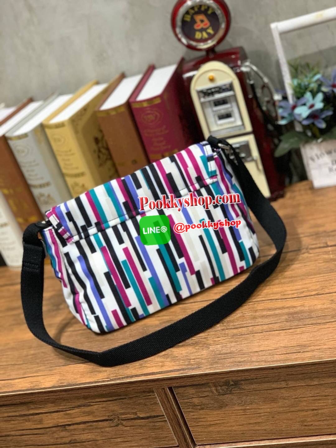 KIPLING SABIAN PRINTED CROSSBODY MINI BAG คอลเลคชั่นใหม่จากpac-man สำหรับสาวๆที่ชื่นชอบกระเป๋าสะพายข้าง ขนาดกำลังดี สะพายได้ทั้งสายคู่และสายเดี่ยว เปิดปิด2ชั้นด้วยกระดุมแม่เหล็กและซิป ภายในกว้างใส่กระเป๋าสตางค์ยาว มินิไอแพคและของจุกจิกอื่นๆได้ สายสะพายปรั