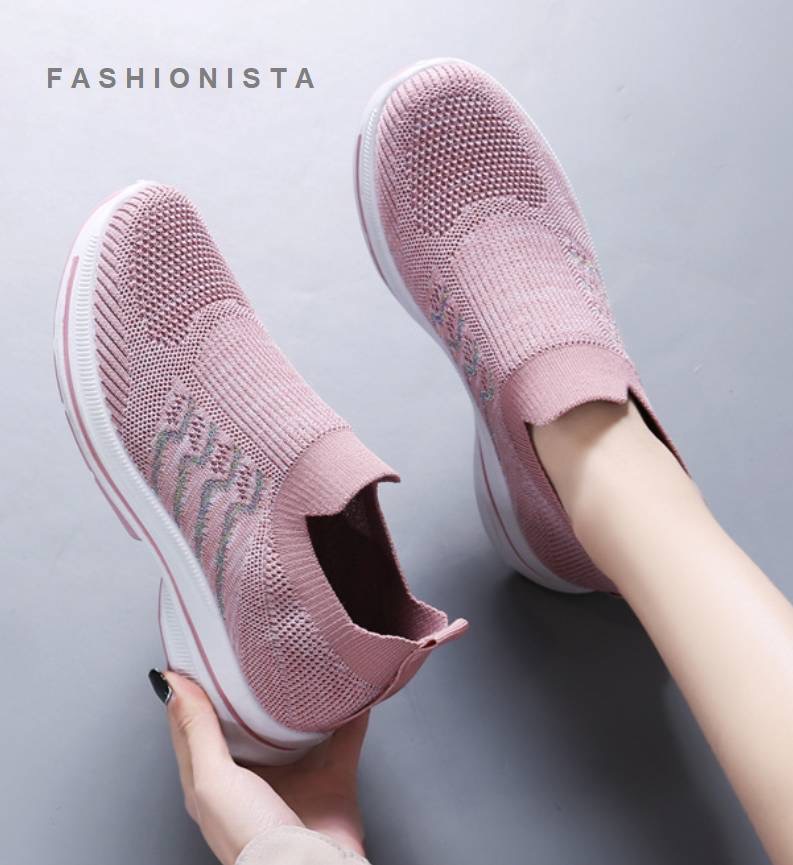 HOT ITEM รองเท้าเพื่อสุขภาพรุ่นใหม่พร้อมส่งค่ะ งานสลิปออนทรงสวมสไตล์สปอร์ต เนื้อผ้าหนานุ่มขึ้นทรงยืดหยุ่นดีกระชับหน้าเท้า พื้นยางหนึบยึดเกาะดีเยี่ยม เดินสบายไม่เมื่อย ทรงอูมไม่บีบอัดหน้าเท้า ใครได้ใส่ต้องหลงรักแน่นอน งานสวยตรงปก 100% เป๊ะ ถ่ายงานขายจริงจ้