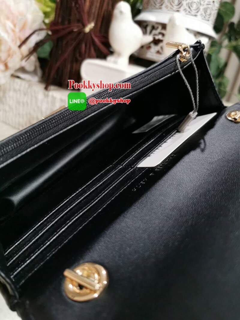 พร้อมส่ง! BEST SELLER! CHARLES & KIETH MINI CLUTCH BAG กระเป๋าสะพายทรงคลัชรุ่นยอดนิยมดีไซน์คลาสสิควัสดุหนังนิ่มลายตารางสวยอยู่ทรงขนาดมินิสไตล์ Chanel เปิดปิดด้วยตัวล๊อคแบบบิดอะไหล่ทอง ด้านหลังประดับโลโก้แบรนด์สวยดูดี มาพร้อมสายสะพายโซ่ร้อยหนัง Crossbody ไ