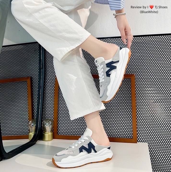 !!! ที่สุดของความเกร๋ขายดีมากๆ ต้องยกให้คู่นี้จร้า!!! รองเท้าผ้าใบเพื่อสุขภาพ ใส่นิ่มเดินสบายมากๆ ทรงสวย สวมใส่ง่าย พื้นยางอย่างดี รุ่นนี้ใส่แล้วเท้าไม่อับชื้นน่ะคะ ช่วยให้ระบายอากาศได้ดี จับแมทกับชุดอะไรก็เกร๋แถมใส่ได้เรื่อยๆ สวยด้วยเพื่อสุขภาพเท้าที่ดีด