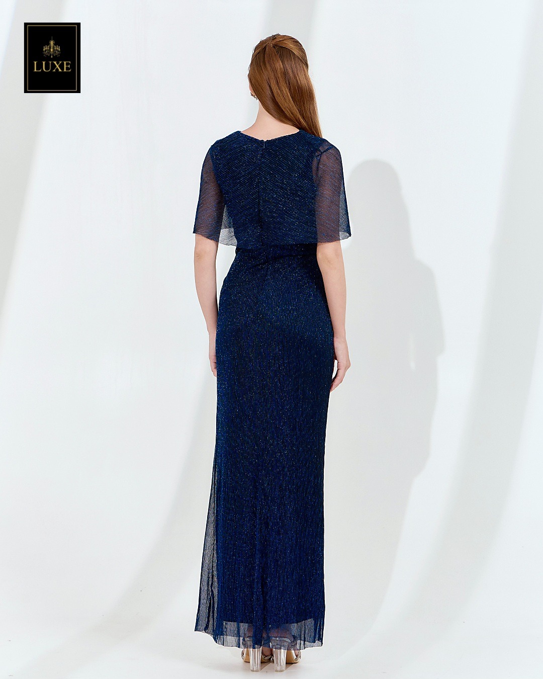 เดรสแฟชั่น เดรสเสื้อคอกลมแขนกุด ดีเทลเป็นเสื้อคลุมไหล่ในตัว กระโปรงทรงสอบจับเดรป