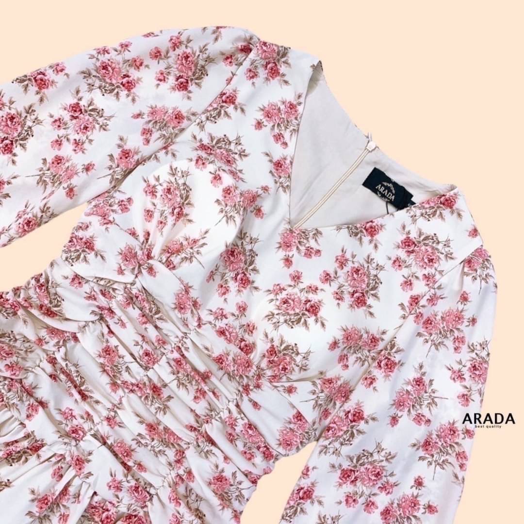 มินิเดรสแขนยาว คอวีลายดอกไม้ งานผ้าสวยใส่ขับผิวเลยคร่า งานมีซับในอย่างดี ใส่สบายไม่ร้อนนะคะตัวผ้า ดีเทลเพิ่มมีเสริมฟองน้ำทำให้ดูหน้าอกทรงสวย ช่วงเอวแต่งเป็นเรเยอร์เป็นชั้นๆเพิ่มความหรู ชุดนี้สาวพลาดไม่ได้นะคะ ต้องมีติดตู้คร่า