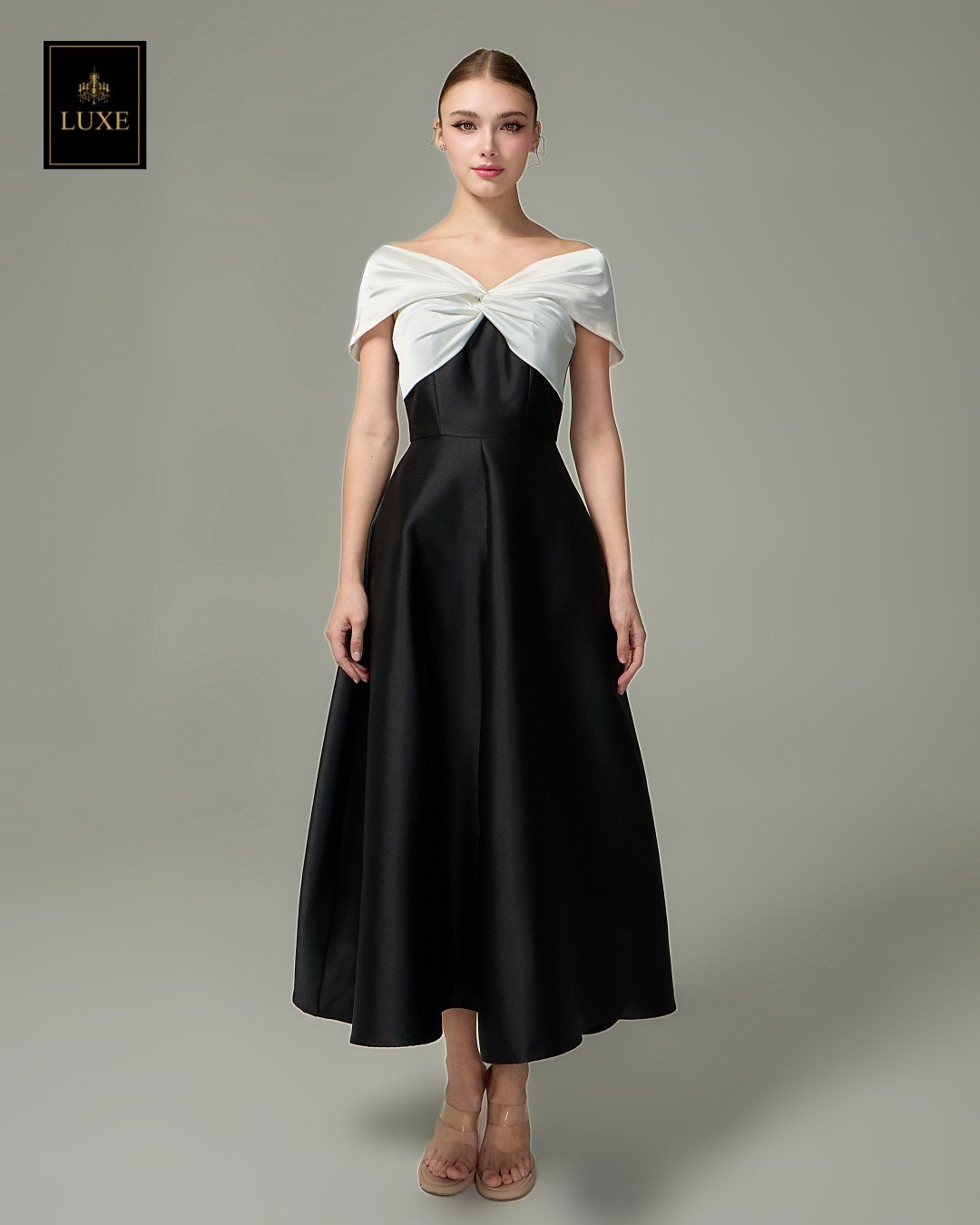 เดรสแฟชั่น เดรสเสื้อคล้องคอแขนกุด ทรงเข้ารูป กระโปรงบาน มีกระเป๋าข้าง