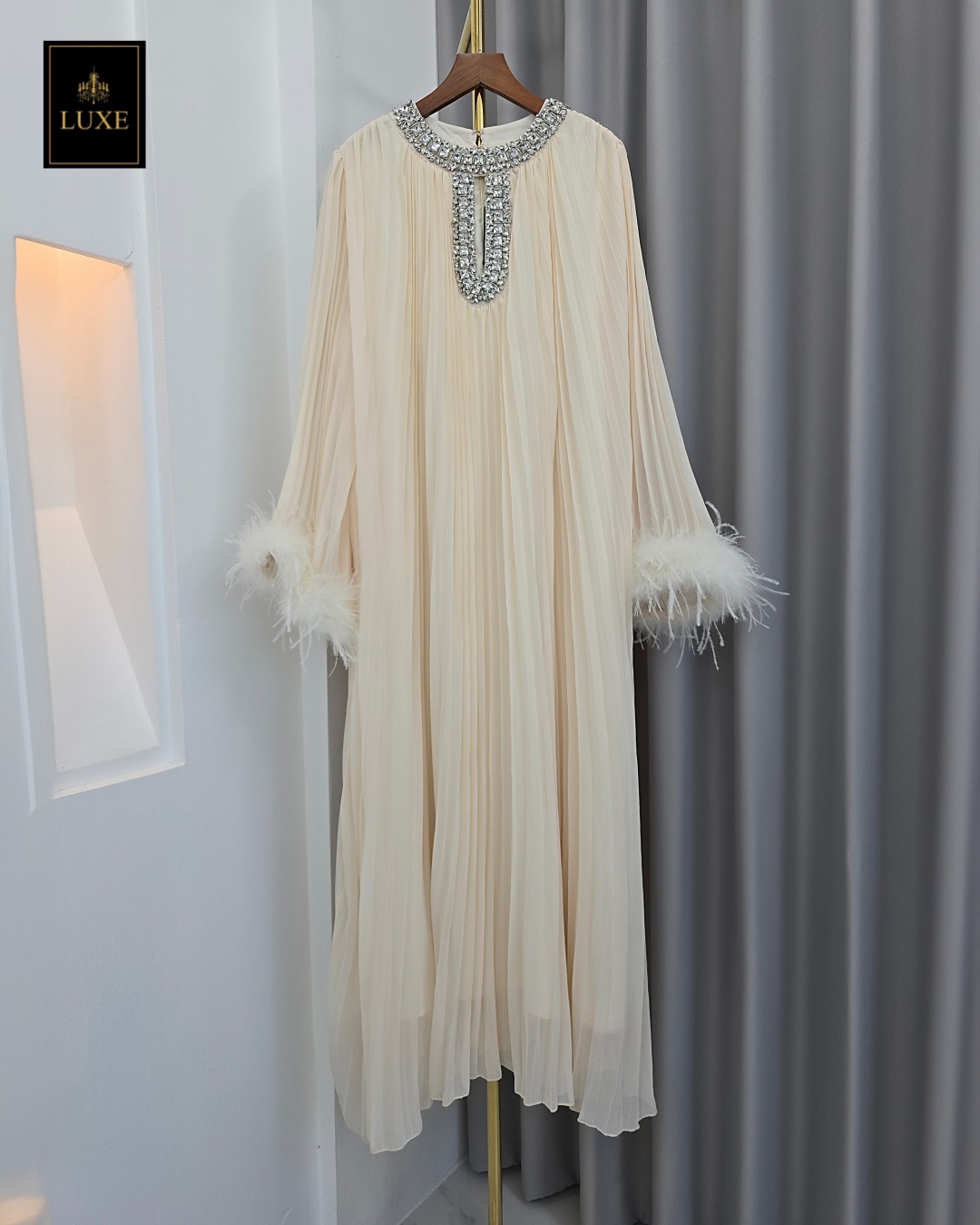 เดรสแฟชั่น เดรสแขนยาว กระโปรงบานตัวปล่อย คัตติ้งประณีต กรุยกราย