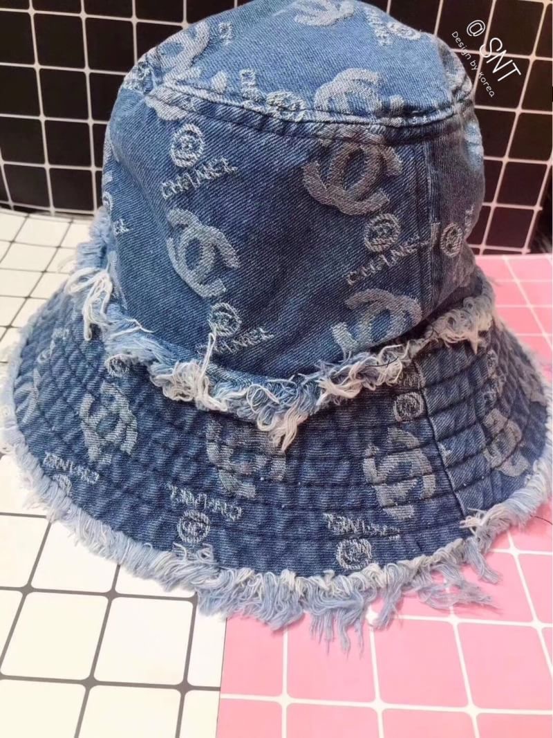 พร้อมส่ง CHANEL hat เท๊ เซอร์ ต้องมีเลยคร้าา สวย เป๊ะคร้า หมวกเนื้อผ้ายีนส์ มาพร้อมป้าย CHANEL