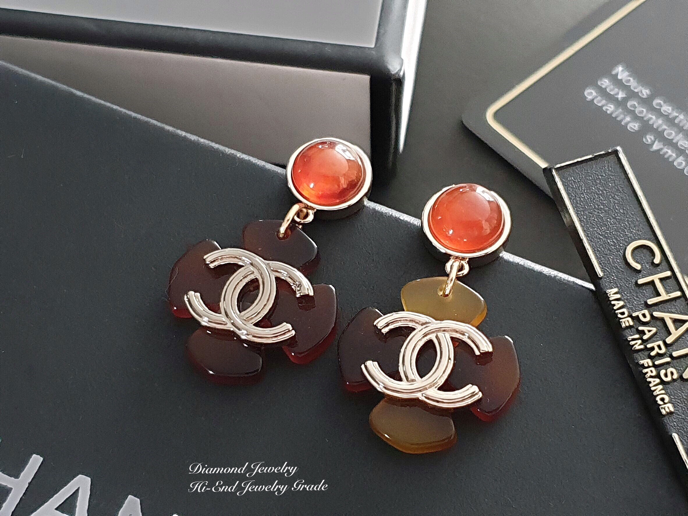 Super Hi-End Quality !!!! ((งาน 1:1 เหมือนในช็อปมากที่สุดในท้องตลาด)) Chanel Earring ต่างหูชาแนลงาน 1:1 เหมือนของแท้เป๊ะๆค่ะ รับรองงานสวยมากกกกก ดูหรู ดูผู้ดีสุดๆ งานดี ตัวเรือนคุณภาพดีมากๆมากๆคะรับประกันความพอใจเลยค่ะ ตัวเรือนสีทองไฮโซมากค่ะ คอนเฟิม !!!!