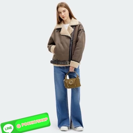 Kipling Syro Shoulder bag กระเป๋าในสไตล์มินิมอล แต่สามารถใส่สิ่งของได้ครบครัน มีทั้งช่องซิปภายในและนอก น้ำหนักเบา มีสายสะพายครอสบอดี้ได้