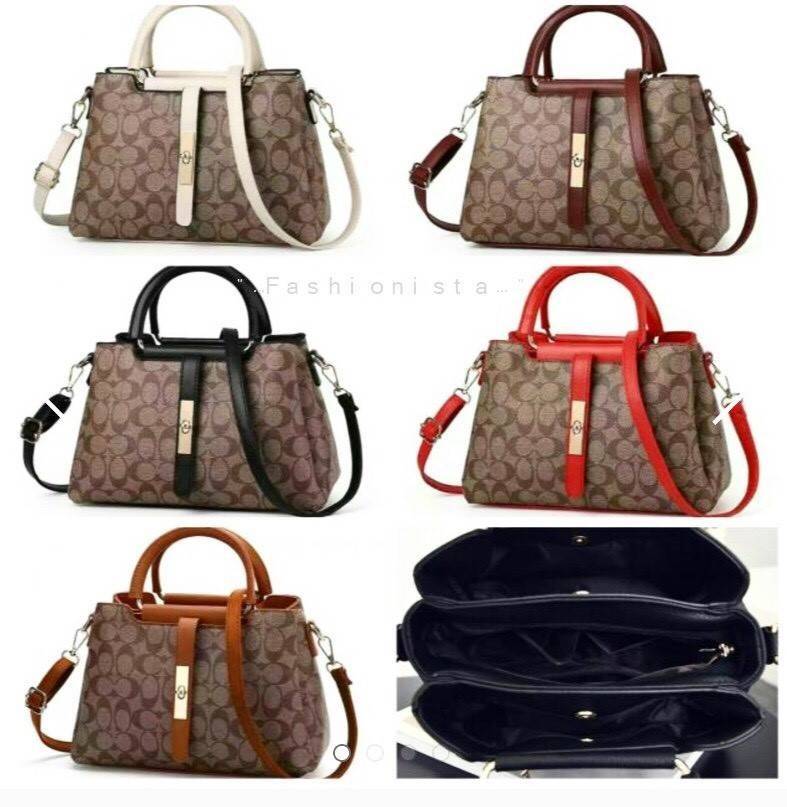 สินค้าดีมีคุณภาพ งานขายดีพร้อมส่งเลยค่ะ!! กระเป๋าสะพายทรงถือสไตล์งานแบรนด์ วัสดุ pu พิมพ์ลายโลโก้ เนื้อหนานุ่มขึ้นทรงคุณภาพดีไม่ซึมน้ำ ดีไซน์เรียบหรูดูดี หูจับกระเป๋าอย่างหนาแต่งอะไหล่แบบสายเข็มขัดด้านหน้าเก๋มากค่ะ ช่องใส่ของแบ่ง 3 ช่อง ใส่ของได้เป็นระเบี