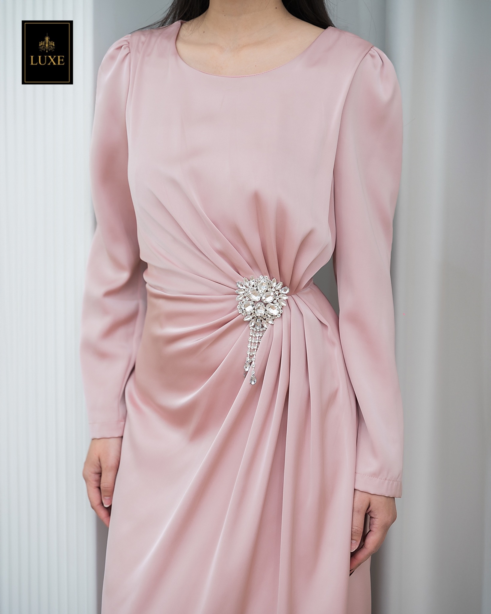 เดรสแฟชั่น แม็กซี่เดรสเสื้อคอกลมแขนยาว กระโปรงยาว ชายกระโปรงบาน