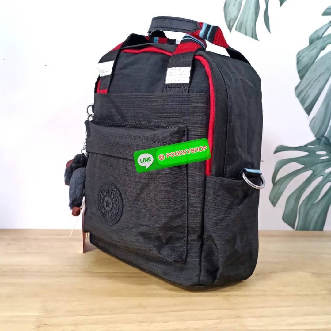 KIPLING 3 WAYS MINI BACKPACK ซับในลายตาราง กระเป๋าสะพาย 3 Ways รุ่นใหม่ วัสดุ Nylon & Polyester 100% หูหิ้วหนังปั๊มชื่อแบรนด์ สายสะพายยาวเลื่อนปรับได้ free size และ สามารถถอดได้ สามารถถือหรือสะพายได้ จะสะพายไหล่ สะพายเฉียง Crossbody หรือจะคล้องสายเป็นเป้ส