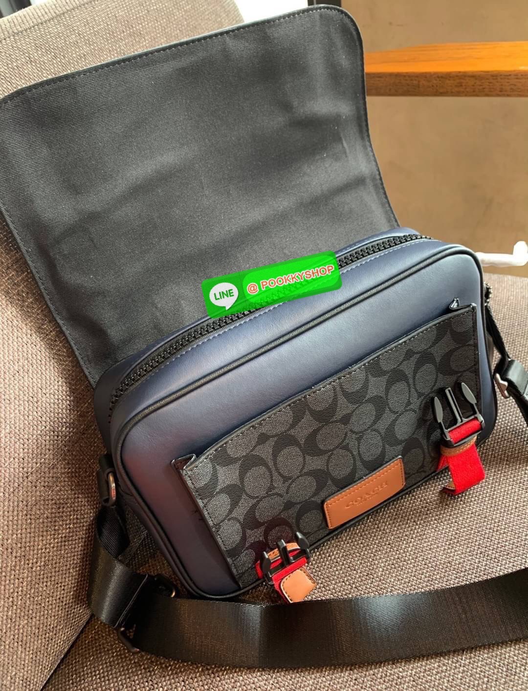 COACH TRACK CROSSBODY IN COLORBLOCK ((4141//4021)) พร้อมส่งที่ไทย ใหม่ล่าสุดค่ะ! กระเป๋าสะพายครอสบอดี้ร์หรือสะพายข้าง หนังแท้ชั้นดีที่สุด หนังนิ่มสวยมากๆค่ะ ด้านหน้าเย็บป้ายหนังโลโก้แบรนด์ เปิดปิดกระเป๋าแบบกดล็อคสองข้าง ภายในมีช่องตอนหน้าหนึ่งช่อง;มีซิปเป