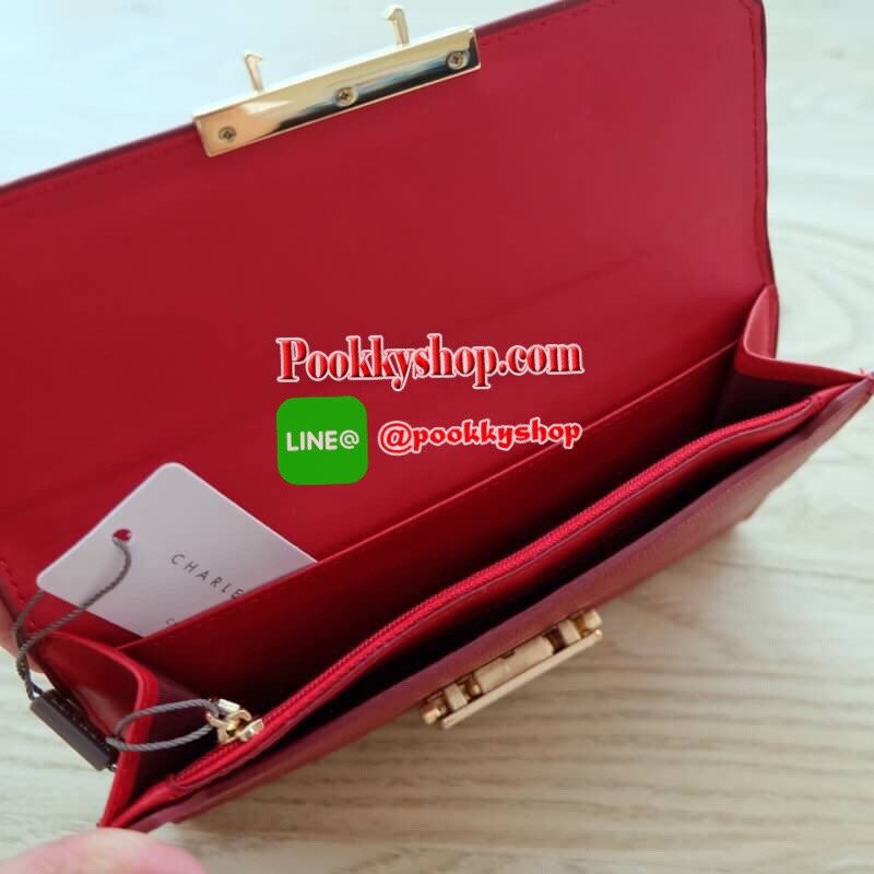 Charles & Keith Push-Lock Long Wallet พร้อมส่งทั้ง 8 สี!! กระเป๋าสตางค์ใบยาว สามารถใช้งานได้ทั้งด้านหน้าและด้านหลัง ด้านหน้าเปิด - ปิดด้วยตัวกดล็อคทั้ง 2 ฝั่งพร้อมกัน ภายในมีช่องซิปและช่องใส่ธนบัตร ด้านหลังเปิด - ปิดด้วยกระดุม ภายในมีช่องใส่บัตรหลายช่องแล
