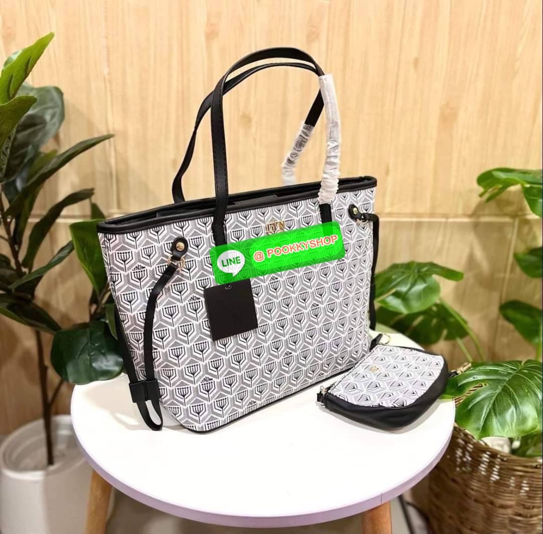 Lyn สะพายข้าง ทรงช็อปปิ้ง ใบใหญ่ใส่ของได้เยอะ มาพร้อมใบลูก 1 ใบนะคะ โทนสีพาสเทล น่ารักน่าใช้มากค่า