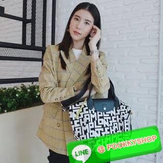 💕Longchamp LE PLIAGE LGP TOP HANDLE BAG M พบกับคอลเลคชั่นใหม่ล่าสุด มีดีไซน์ที่เรียบหรูและคลาสสิก แฝงด้วยลูกเล่นแบบเฟมินีน แถมยังมีน้ำหนักเบาอย่างไม่น่าเชื่อ มาพร้อมกับหูจับกระเป๋าคู่และฝาปิดแบบกระดุม กระเป๋าถือใบนี้สามารถใช้ถือแบบทั่วไป มีสายสะพา