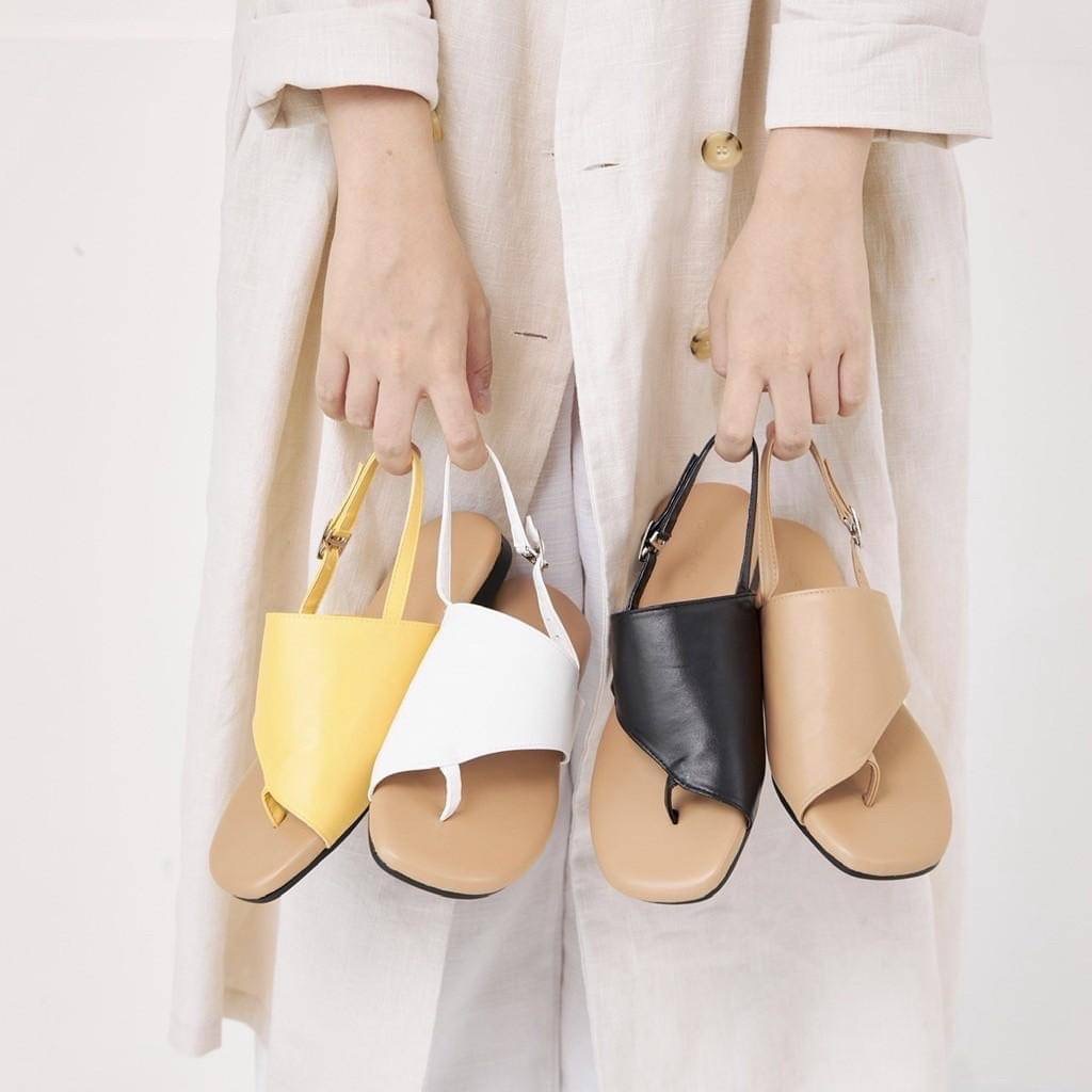 Korea style แบบใหม่รับซัมเมอร์จ้า แตะรัดส้น ทรงคาดหน้าไขว้ น่ารักมากคะ งานสวยมากจริงๆ พื้นนิ่มเบาสบาย ใส่ได้ทุกวันค่ะ