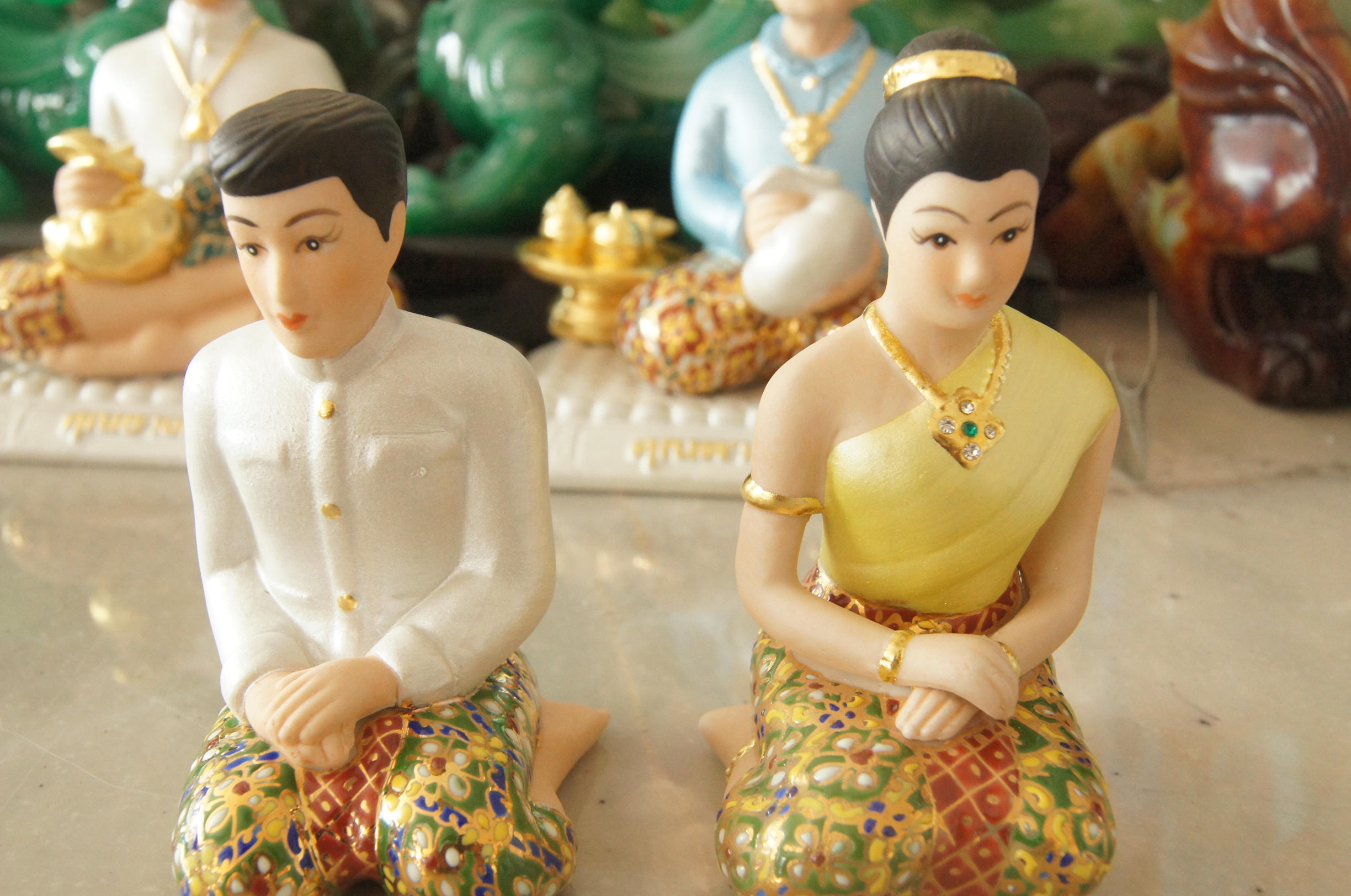 คนใช้ ขนาดเล็ก สูง 9 กว้าง 3 cm (งานเบญจรงค์ ) คู่