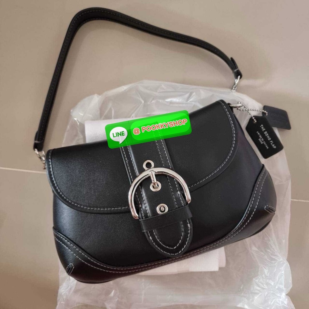 COACH CR737 SOHO BAG IN REPURPOSED DENIM 🔅 Details เลิกสวยแซ่บกี่โมงคะคุณน้า! ไอเท็มให้พาใจสั่นมาอีกแล้ว! กับกระเป๋าสะพายไหล่สไตล์วินเทจ ที่ยังคงแมสและฮอตมาก ด้วยรูปทรงที่ใช้งานง่าย ไม่เกะกะ แต่มีความเรียบหรูในตัว กระเป๋าปิดด้วยกระดุมแม่เหล็ก ภายใ