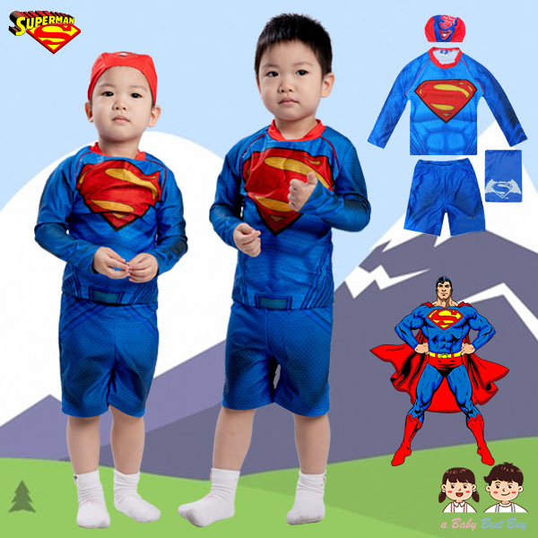 ( สำหรับเด็กอายุ 6เดือน-14 ปี) ชุดว่ายน้ำเด็กผู้ชาย Superman มาพร้อมกับเสื้อแขนยาวสกรีนโลโก้ ซุปเปอร์แมน กางเกงขาสั้น สีน้ำเงิน มาพร้อมหมวกว่ายน้ำและถุงผ้า สุดเท่ห์ ใส่สบาย ลิขสิทธิ์แท้
