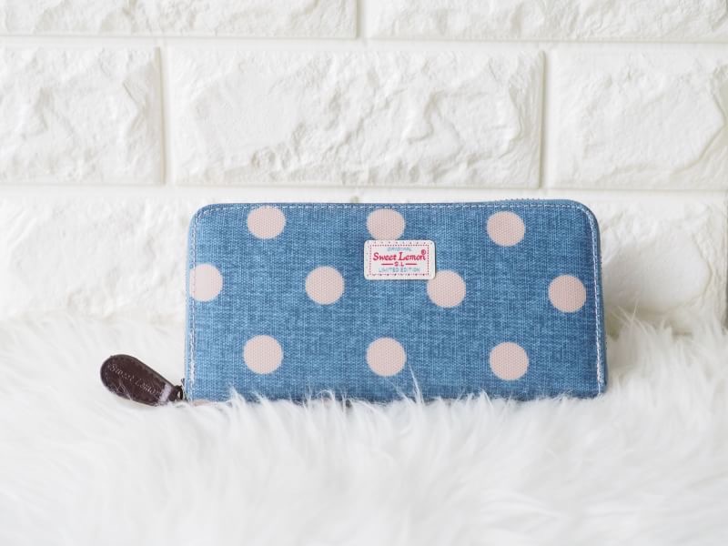 กระเป๋าสตางค์ใบยาว ลายเข้าใหม่ ✔️ทรงยาว 1 ซิบ เสริมดวงให้เก็บเงินได้ดี ✔️ใส่ธนบัตรได้ไม่ต้องพับ เรียงกันสวยงาม ✔️8 ช่องใส่บัตร + 2 ช่องใหญ่ ✔️1 ช่องซิบใส่เหรียญ