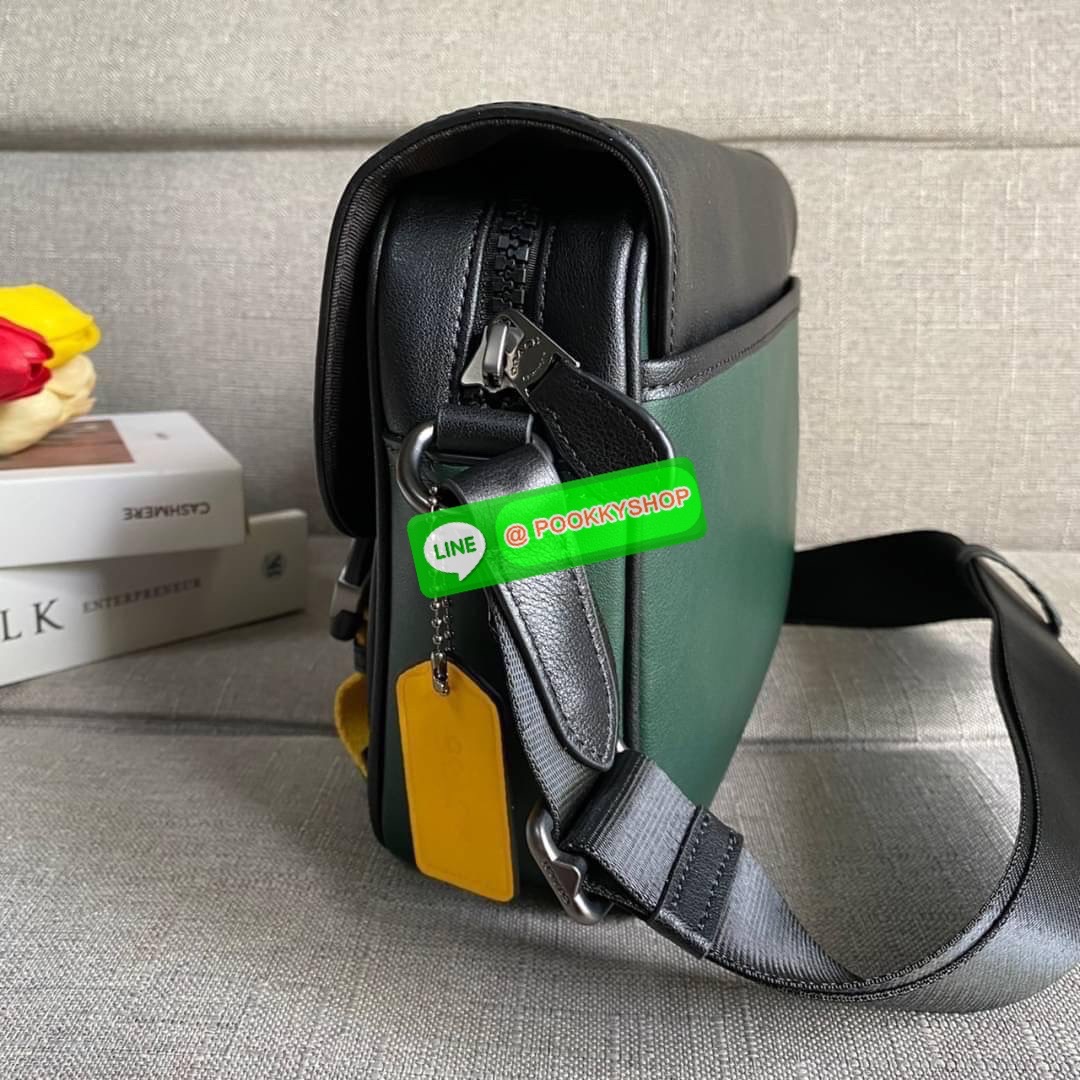 COACH TRACK CROSSBODY IN COLORBLOCK SIGNATURE CANVAS WITH COACH PATCH (C6657) 🛍🛍กระเป๋าสะพายทรงแมสเซ็นเจอร์ ทรงสวยรุ่นที่ต้องมีติดตัวคะหนุ่มๆ จุของได้เยอะมากแบ่งเป็นสัดเป็นส่วน วัสดุหนังแคนวาสสลับหนังแท้ กระเป๋ามีตัว ล็อค มีซิปด้านใน ด้านห