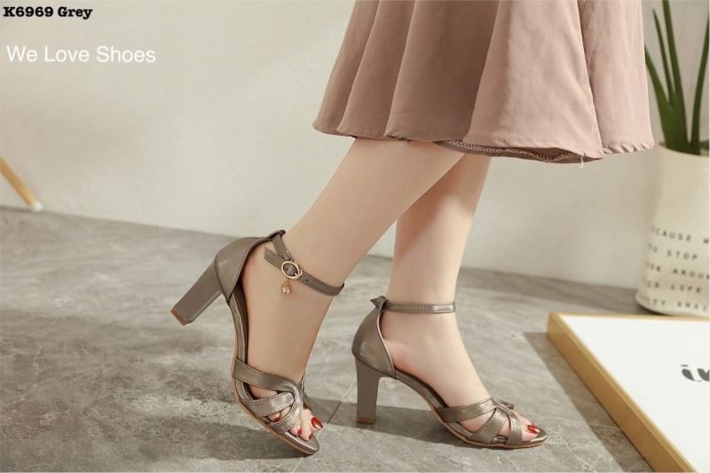 พร้อมส่ง รองเท้าส้นสูง สายรัดส้นเป็นตะขอเกี่ยว ส้นสูง 3 นิ้ว งานสวยโดดเด่นด้วยสายแบบสานด้านหน้าเก๋ๆ ใส่คู่นี้แล้วสวยดูดีสุดๆจร้า