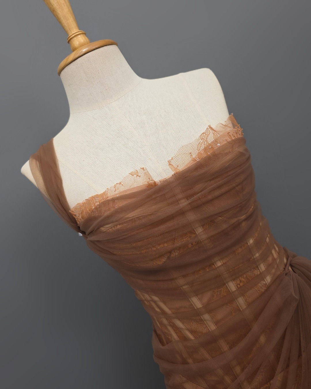 เดรสแฟชั่น เดรสเสื้อเกาะอก มีโครงแบบคอร์เซ็ต