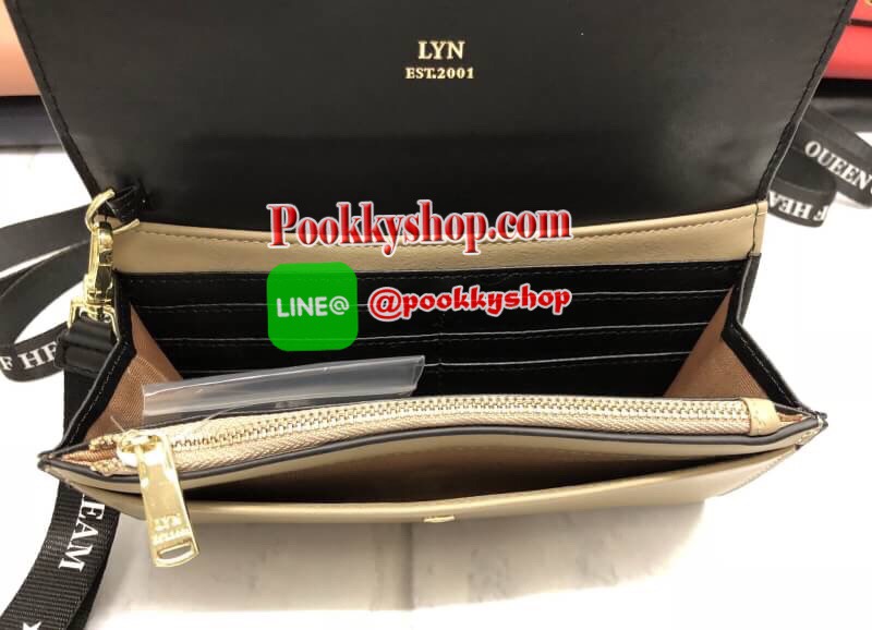 New arrival. LYN MOONLIGHT LONG WALLET พร้อมส่งรุ่นใหม่ล่าสุดค่ะ!!!! กระเป๋าสตางค์ใบยาว หนังเรียบ ดีไซด์หรู ด้านหน้าติดอะไหล่กระดุมเพิ่มความเก๋มาให้ค่ะ เปิดปิดกระเป๋าแบบกระดุม ภายในมี3ช่อง มีช่องซิปใส่เหรียญ ช่องเสียบบัตร ช่องใหญ่สามารถใส่ธนบัตรแบงค์พันได