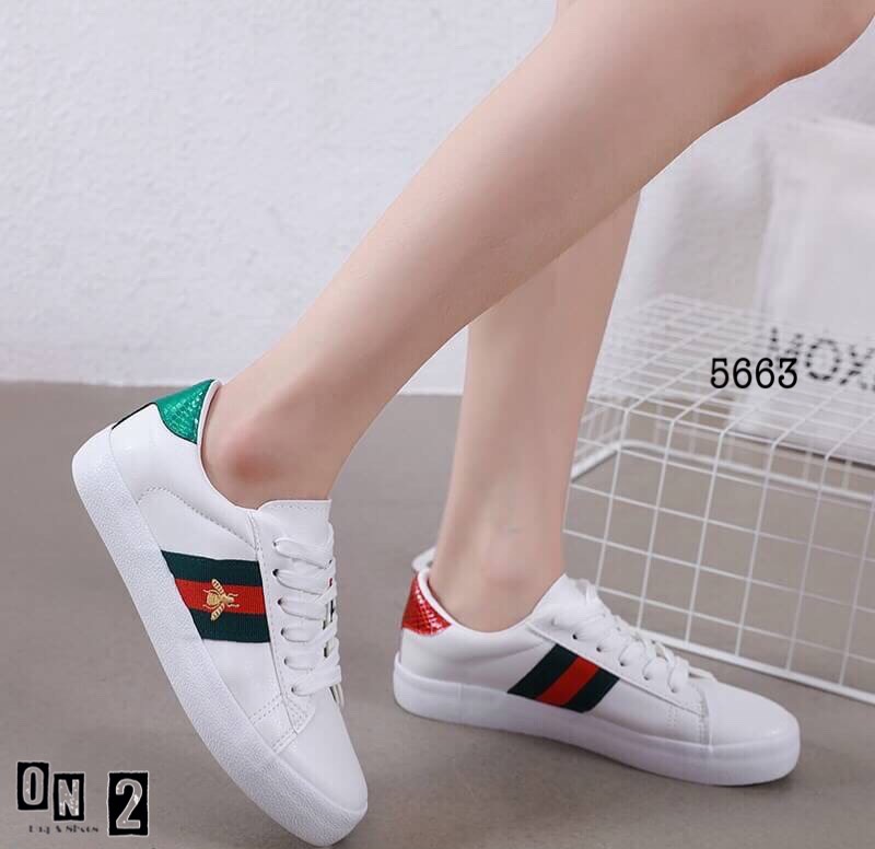 Sneakers style ผ้าใบแบบผูก สไตล์กุชชี่ White New Ace Sneakers ทรงนี้เป็นทรงที่ใส่ได้เรื่อยๆคะ สีขาวแมทช์ง่ายเข้ากับชุดเท่ห์ๆ ของสาวได้เยอะ งานเกรดดีราคาย่อมเยา เป็นอีกคู่ที่ควรมีติดไว้นะคะ