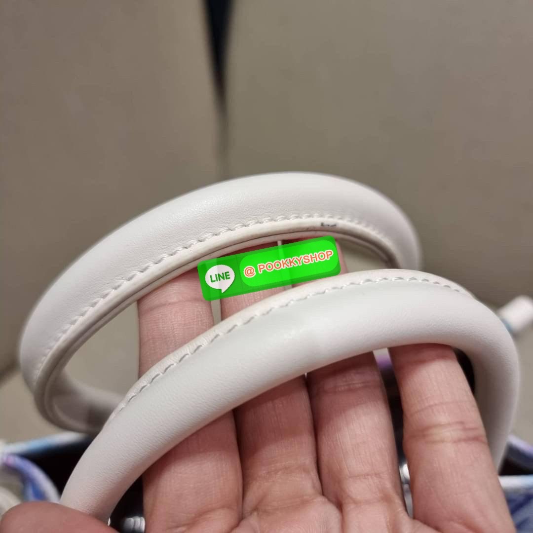 New in!! จากเคาน์เตอร์ dutyfree LV watercolor multi tote กระเป๋าทรงโท้ทคอลใหม่ ดีไซน์สดใส สบายตา ด้วยลวดลายเพ้นท์สีน้ำ ไม่ซ้ำใคร วัสดุหนังแคนวาส ทนทาน ที่มาพร้อมหูจับในตัว และสายสะพายข้าง ให้ปรับใช้ได้ทุกสไตล์ความชอบ ภายในโล่งกว้าง มีอะไหล่เกี่ยวที่ปากกระ