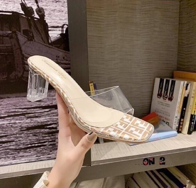 มาคร่า รองเท้าส้นสูงส้นแก้วหน้าใสพื้นลายสไตล์แบรนด์ สูง 7 cm สวยสูงสง่าดูแพงดูดีมากค่ะ