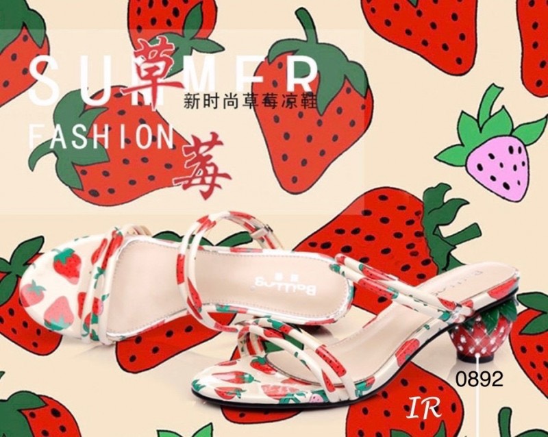แบบขายดี!!! พร้อมส่ง คิ้วท์สุด!! ต้องรุ่นเน้ รองเท้าลำลองที่มาพร้อมกับดีไซน์น่ารักๆ วัสดุหนังลายสตรอเบอรี่ ใส่ได้2 แบบ ส้นเพชรลายสตรอเบอรี่ สูง 2 นิ้ว ใส่น่ารักอย่างมีสไตล์ ใส่สวยสุดๆเลยค่า