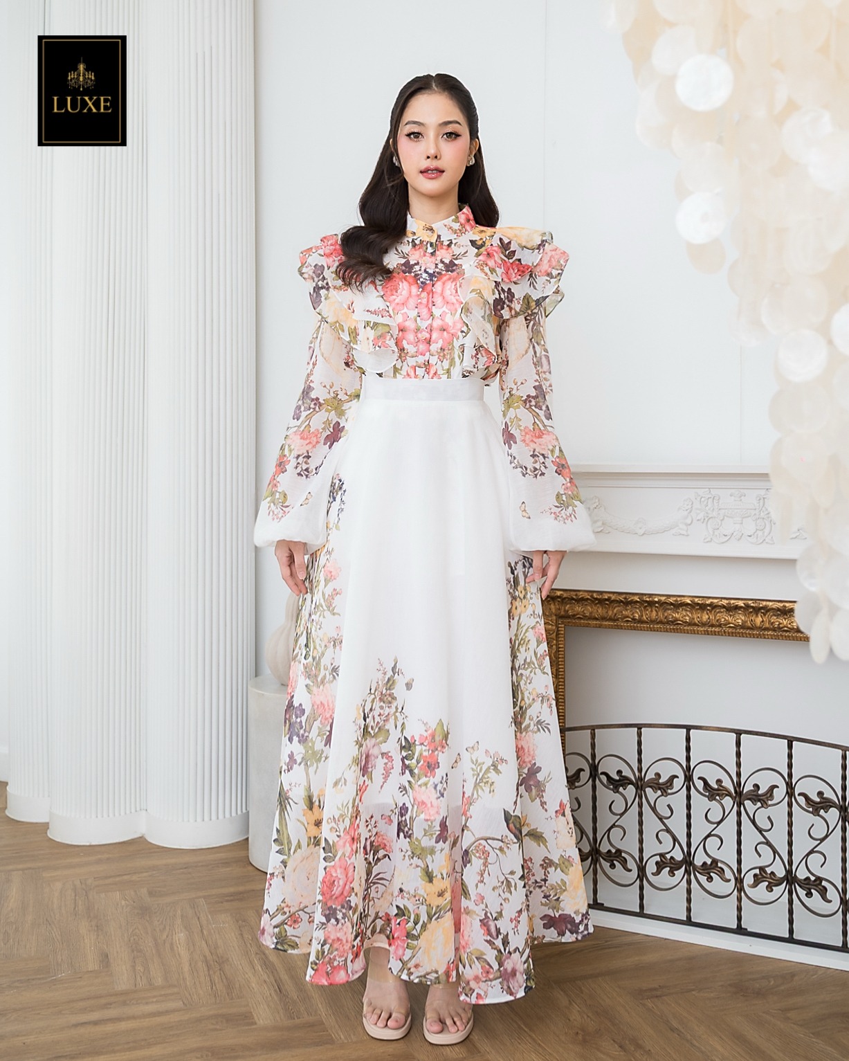 ชุดเซทแฟชั่น เซ็ตเสื้อคอกลมแขนยาว+กระโปรงยาว แต่งระบายตัวเสื้อหน้าและหลัง