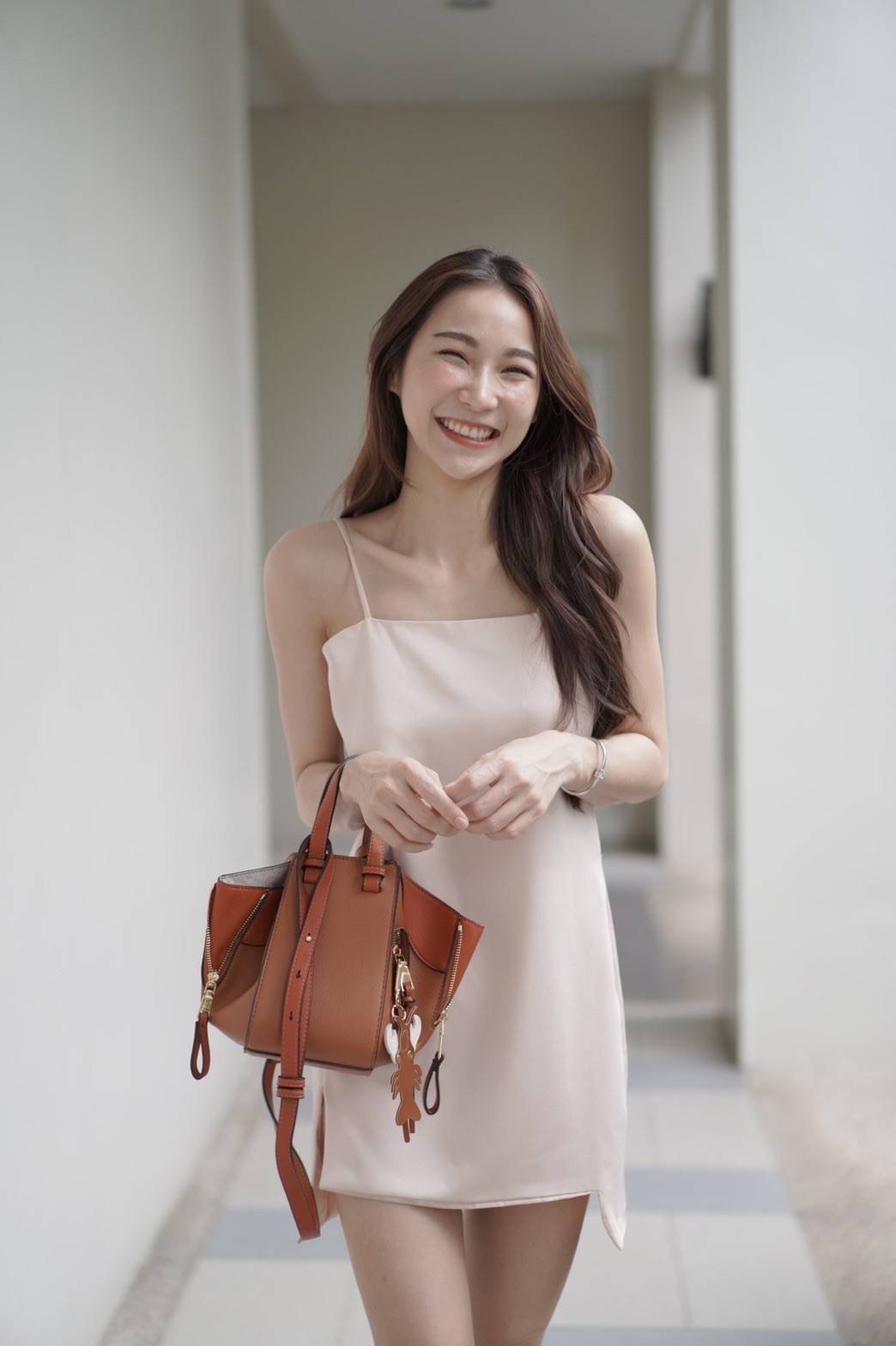 มาอีกรอบละจร้าาา Hammock รุ่นนี้ถามกันไม่เลิก เลยตั้งใจผลิตมาอีกครั้ง สวยๆทุกสี งายดีสวยเนี๊ยบทรงแป๊ะมาก พิเศษ..เลยจร้า แถมฟรี !! ตัวห้อยกุ้งน้อย เพิ่มความโดดเด่นขึ้นไปอีก ... งานนี้รับรองไม่ผิดหวัง ดีเทลรายละเอียดสวยมาก