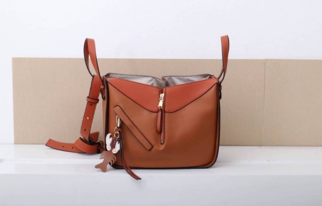 มาอีกรอบละจร้าาา Hammock รุ่นนี้ถามกันไม่เลิก เลยตั้งใจผลิตมาอีกครั้ง สวยๆทุกสี งายดีสวยเนี๊ยบทรงแป๊ะมาก พิเศษ..เลยจร้า แถมฟรี !! ตัวห้อยกุ้งน้อย เพิ่มความโดดเด่นขึ้นไปอีก ... งานนี้รับรองไม่ผิดหวัง ดีเทลรายละเอียดสวยมาก