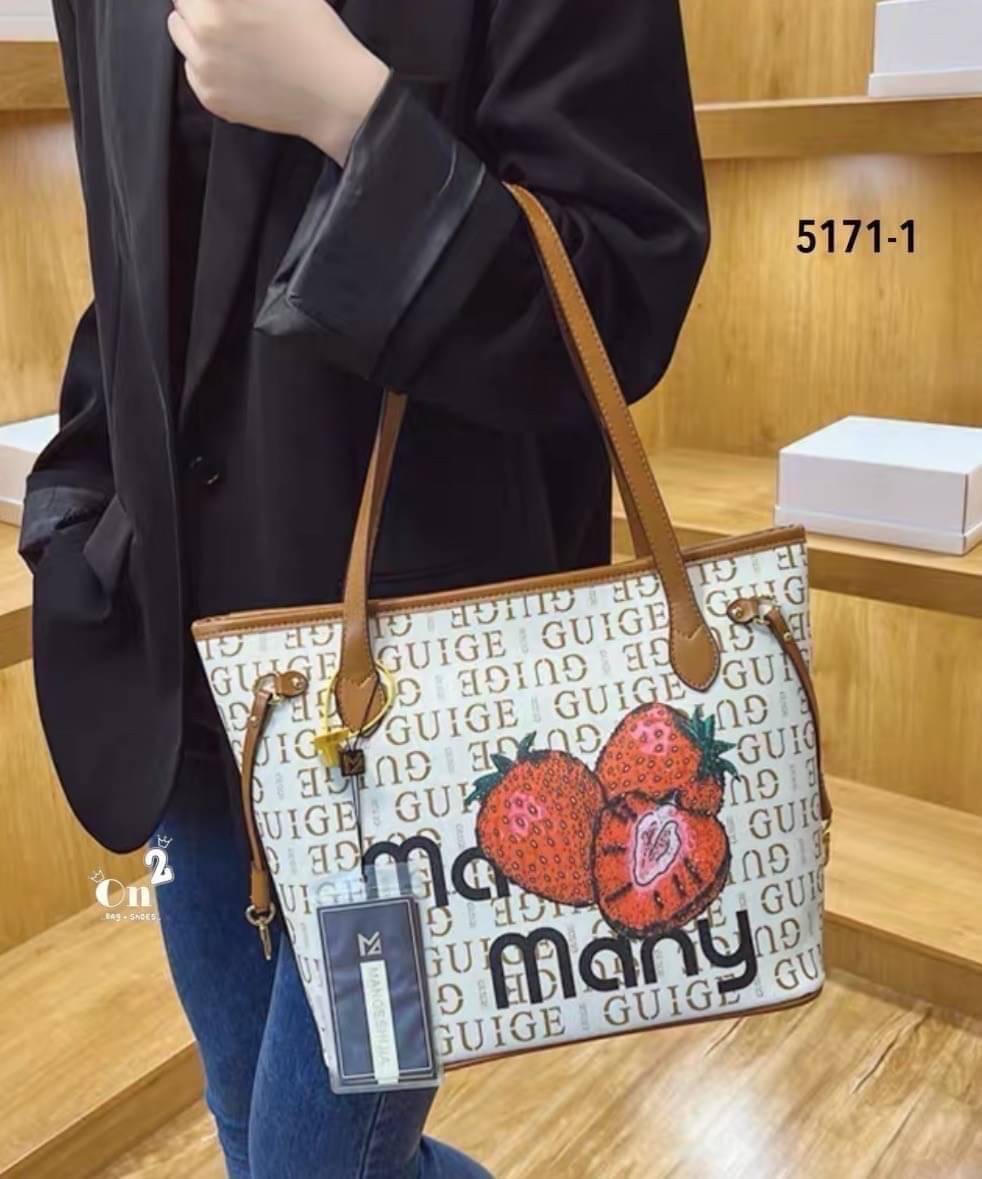 NEW-IN 🤎 Tote bag ทรงนี้จุได้เยอะมากๆค่า ใส่ I Pedได้นะคะ มาใหม่ ลายโมโนแกรมสวยหรู ดูแพงค่ะ👏🏻✨แนะนำสุดๆค้า จุได้เยอะ