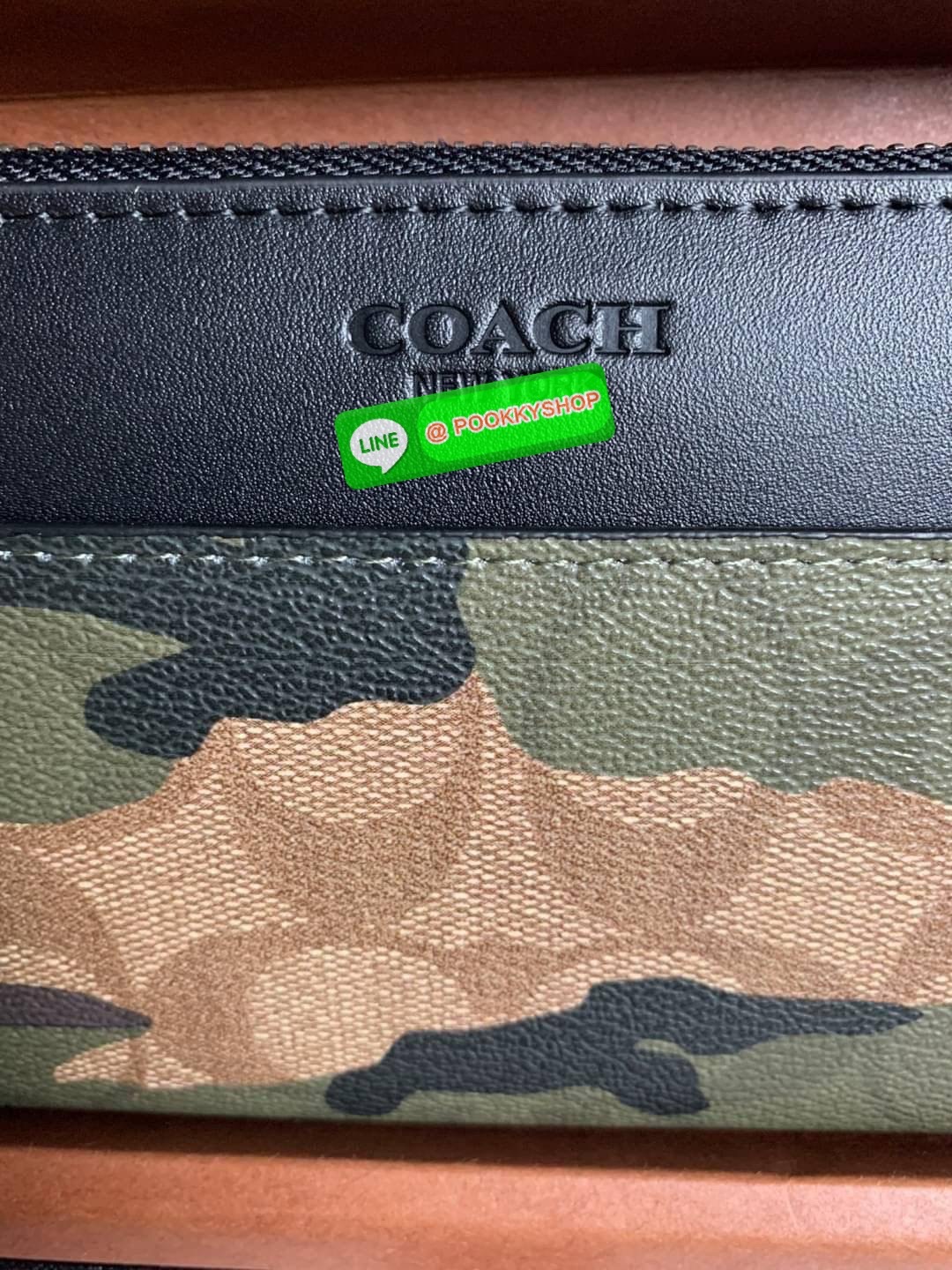 COACH ACCORDION ZIP WALLET IN SIGNATURE CANVAS กระเป๋าสตางค์ใบยาว ซิปรอบ ใช้งานง่าย ด้วยฟังชั่น ด้านใน ใส่บัตรได้จุใจ มีช่องซิปใส่เหรียญตรงกลาง โดนใจหลายๆคนไปเรียบร้อยและคลาสสิค เรียบหรูดูแพงตลอดกาล ยกให้รุ่นนี้เลย