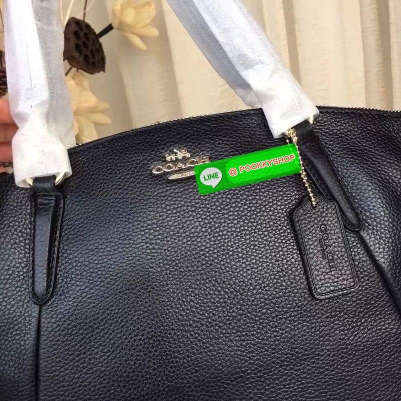 Coach F36675 Pebble Leather Satchel สีแดงหรูหรา | หนังแท้ | ทรงซิปบน | ใบใหญ่จุใจ❤️ สะดุดตาทุกมุมมองกับ Coach F36675 ใบใหญ่ทรงซิปบนที่ใช้งานได้ทุกวัน หนังแท้สัมผัสนุ่ม สีแดงหรูโดดเด่น ตัดกับฮาร์ดแวร์ทองอย่างลงตัว ใส่ของได้จุใจ ทั้งกระเป๋าสตางค์ มือ