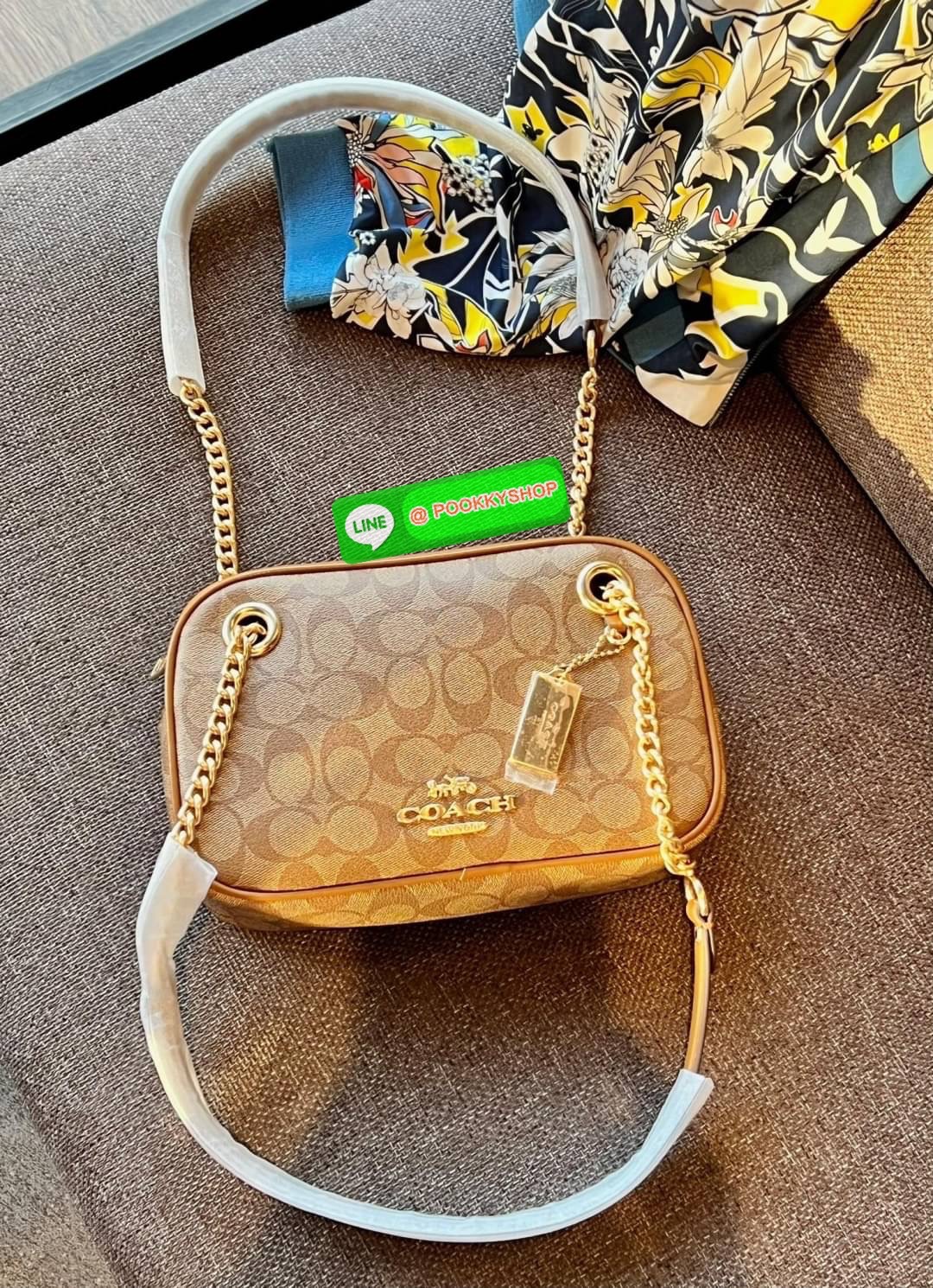 🆕🆕🆕 สวย หรู ดูดี ทางนี้จ้าสาวๆๆ สินค้าต้องมี ห้ามพลาด! COACH CAMMIE CHAIN SHOULDER BAG IN SIGNATURE ((C8149)) 🌟พร้อมส่ง จำนวนจำกัด ก่อนหมด! กับกระเป๋าหิ้วหรือสะพายไหล่ สายสะพายไหล่ในตัวแบบโซ่มีหนังรองบ่า สวยงามมากๆค่ะ หนังแ